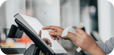  شاشة نقاط البيع في متجر أو مطعم.